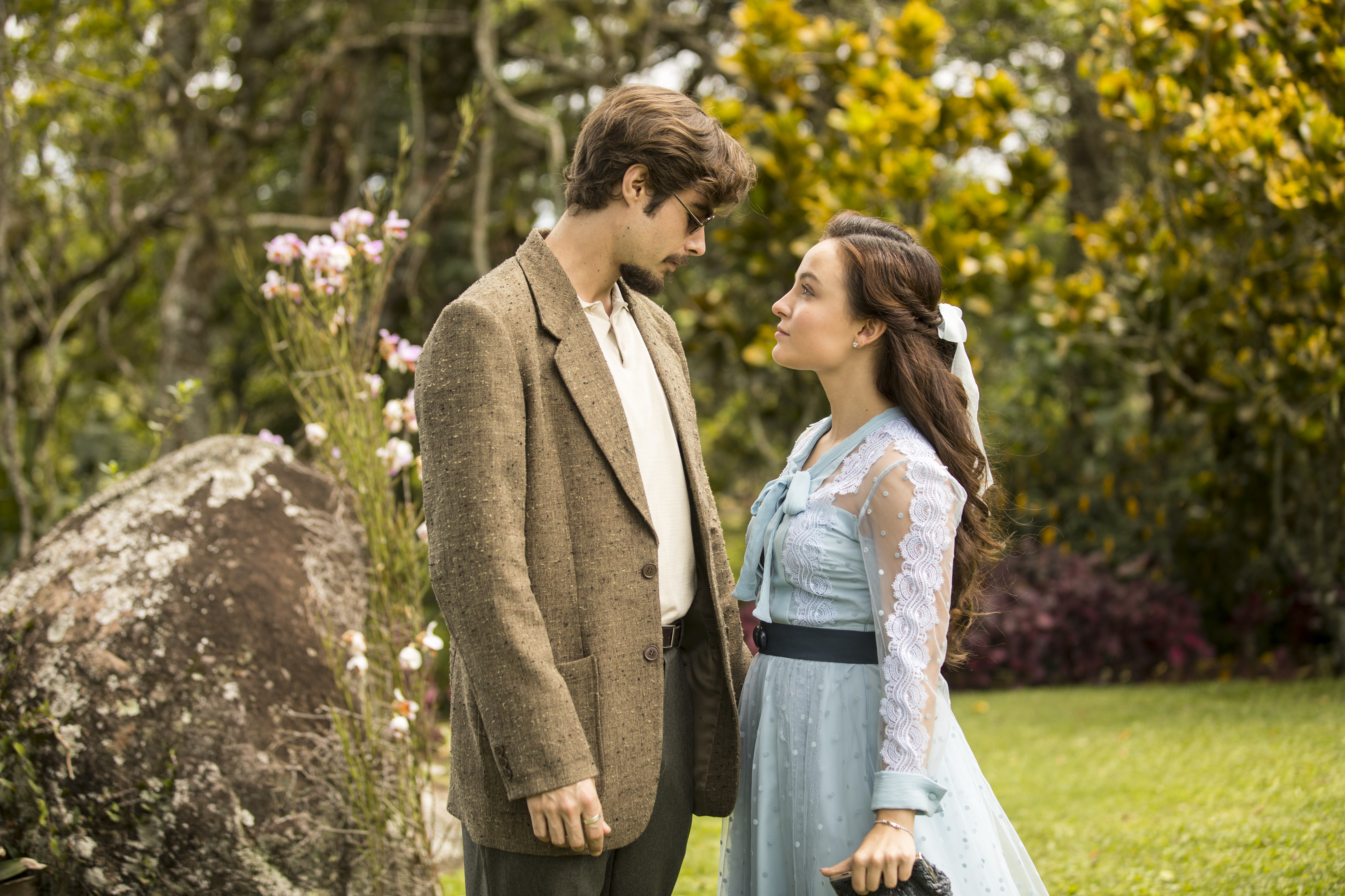 Davi (Rafael Vitti) e Elisa (Larissa Manoela) em Além da Ilusão