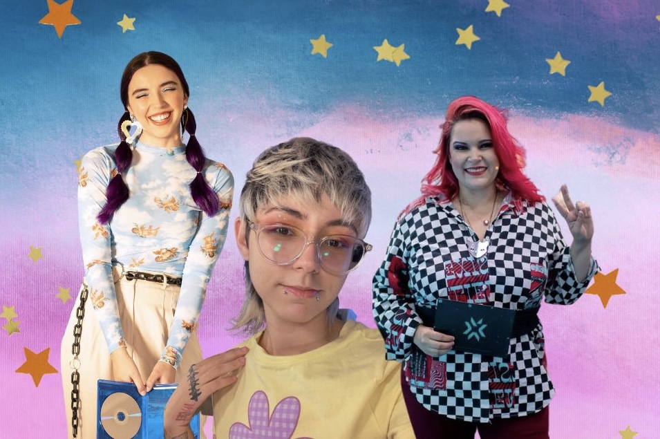 montagem com backgorund em tons de azul e rosa, com estrelas e fotos de três mulheres