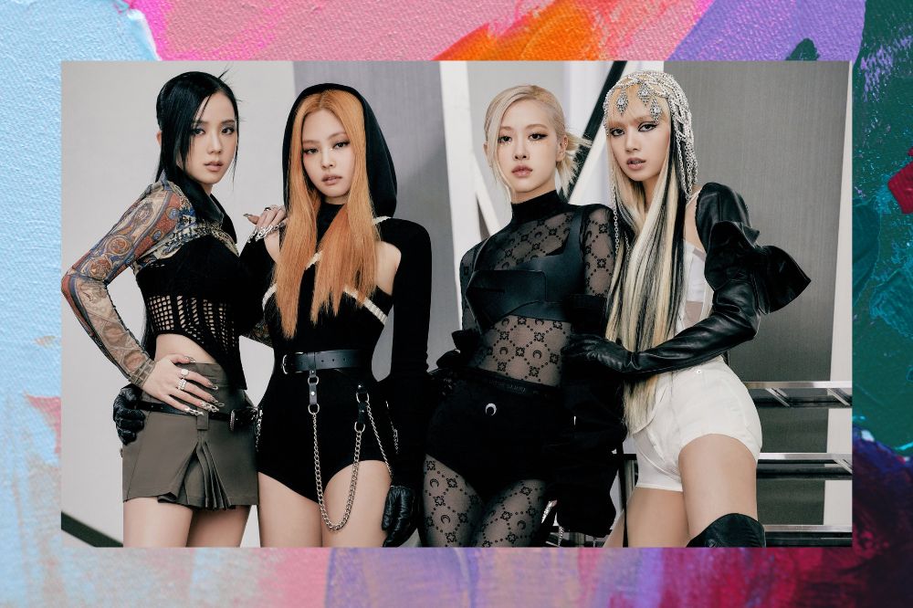 Meninas do BLACKPINK com roupas pretas posando para foto