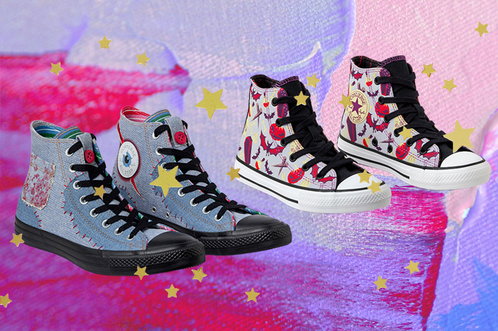 Dois tênis da coleção de Halloween da Converse em fundo lilás e roxo