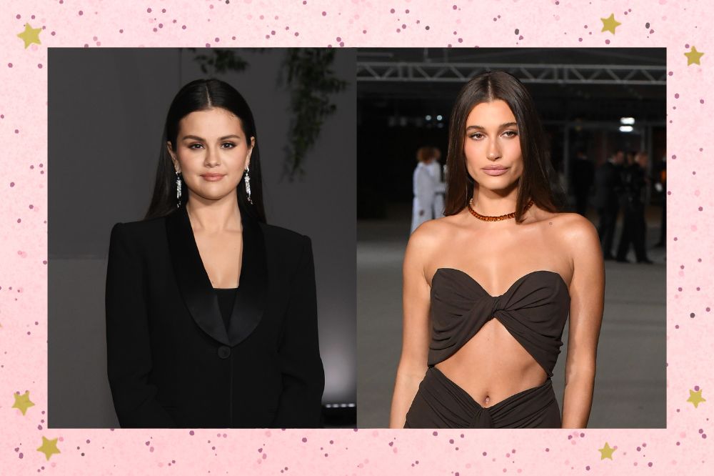 Duas imagens; na primeira, Selena posa para foto sorrindo levemente; na segunda, Hailey Bieber posa para foto com expressão neutra; a margem é uma textura rosa com bolinhas e estrelas amarelas como decoração