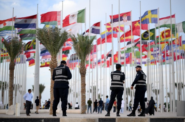 9 curiosidades e polêmicas sobre a Copa do Mundo 2022, no Catar Policiais na Praça das Bandeiras, escoltando a área central de Doha