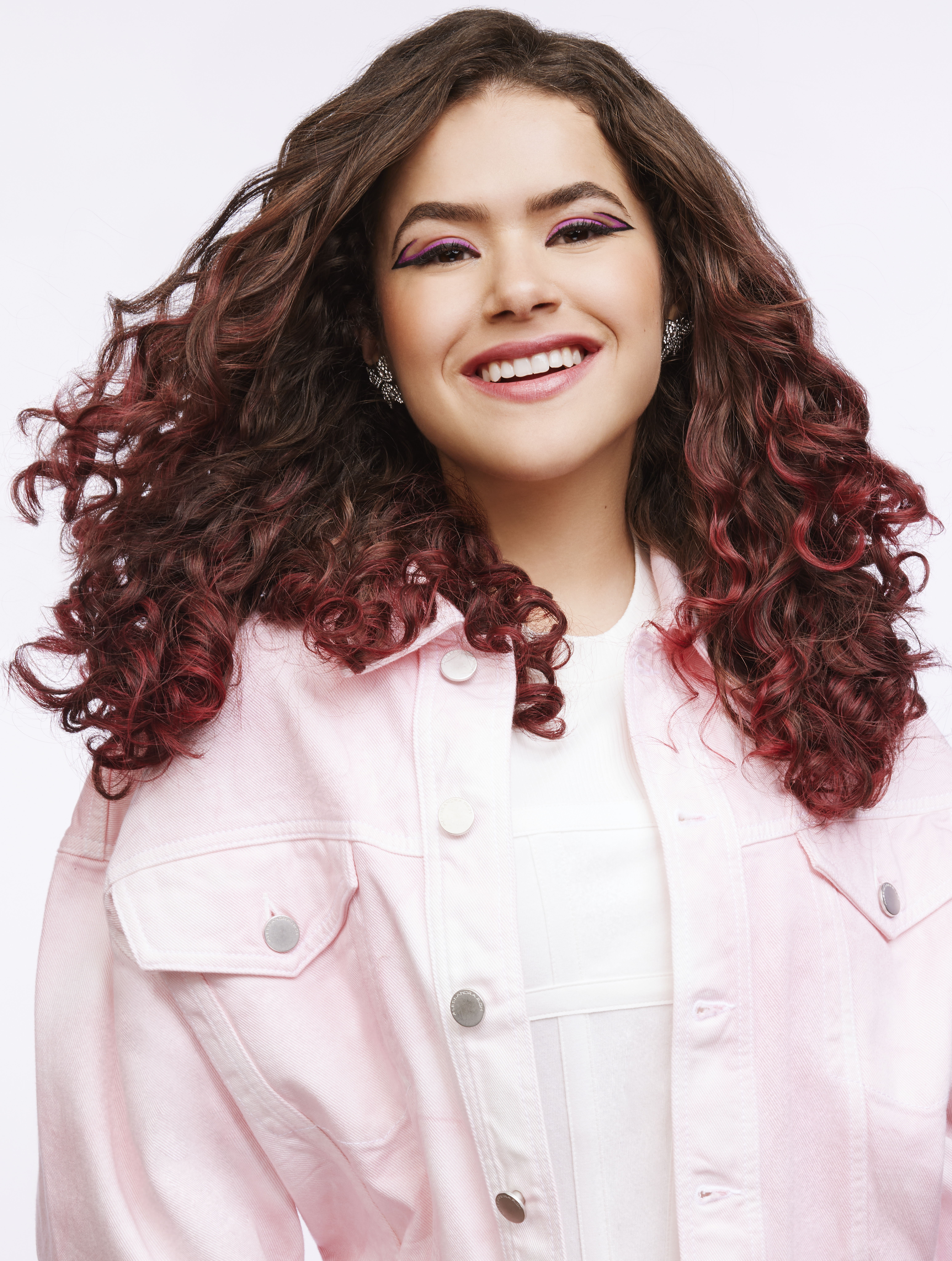 maisa-novo-cabelo-colorido-salon-line Maisa Silva sorrindo e com cabelo levemente avermelhado nas pontas