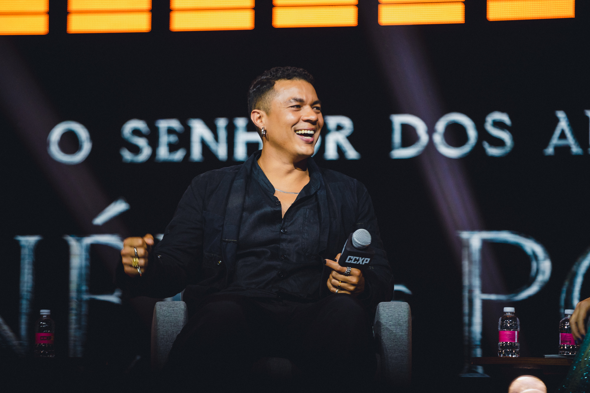 Ismael Cruz Cordova no painel da Prime Video na CCXP22