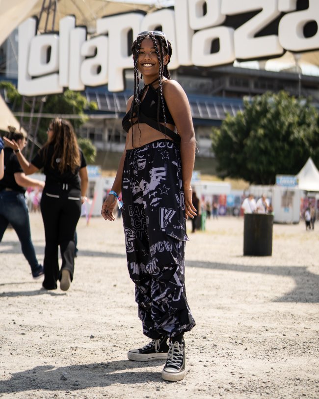 Look calça baggy no Lollapalooza 2023