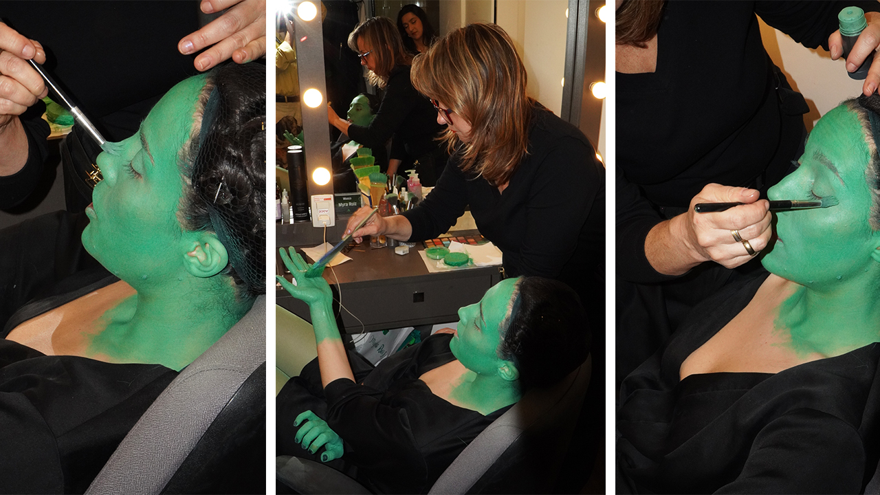 Myra Ruiz como Elphaba nos bastidores de Wicked