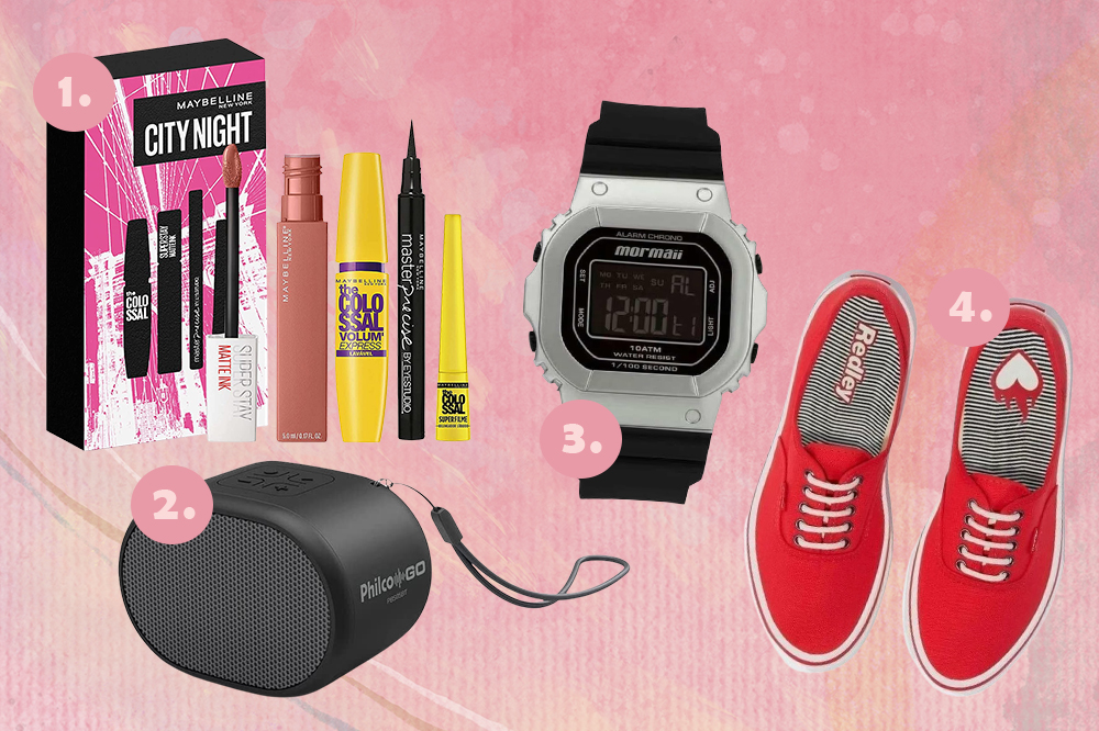 presentes-dia-dos-namorados-2023-01 Montagem em fundo rosa com quatro sugestões de presentes para o Dia dos Namorados: kit de maquiagem, relógio, caixinha de som e tênis vermelho