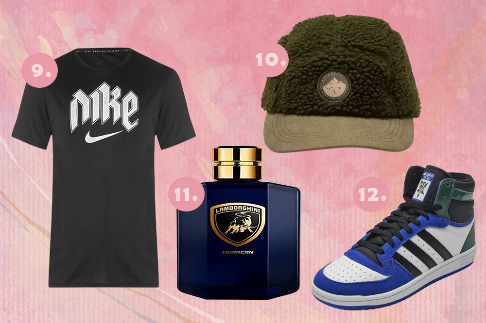 presentes-dia-dos-namorados-2023-03 Montagem em fundo rosa com quatro sugestões de presentes para o Dia dos Namorados: camiseta da Nike, boné, perfume e tênis azul e verde da Adidas