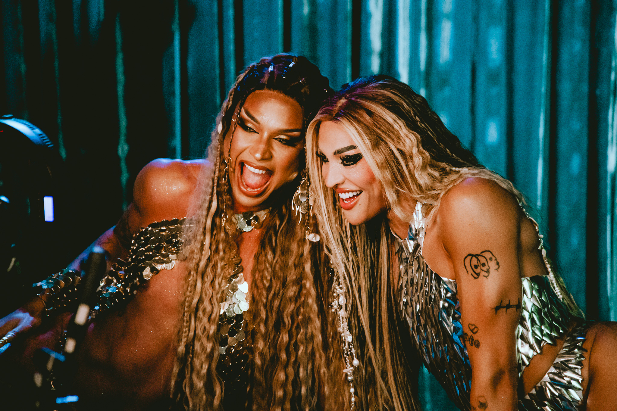 Foto de Lia Clark e Pabllo Vittar nos bastidores de Sereia