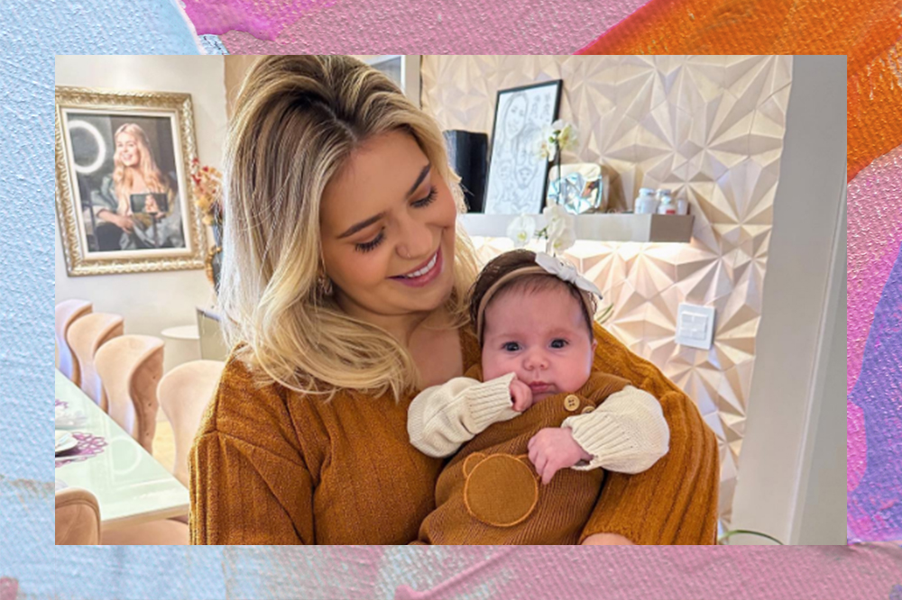 Viih Tube e sua filha, Luna, usando roupas da mesma cor. Montagem em fundo rosa, laranja e azul