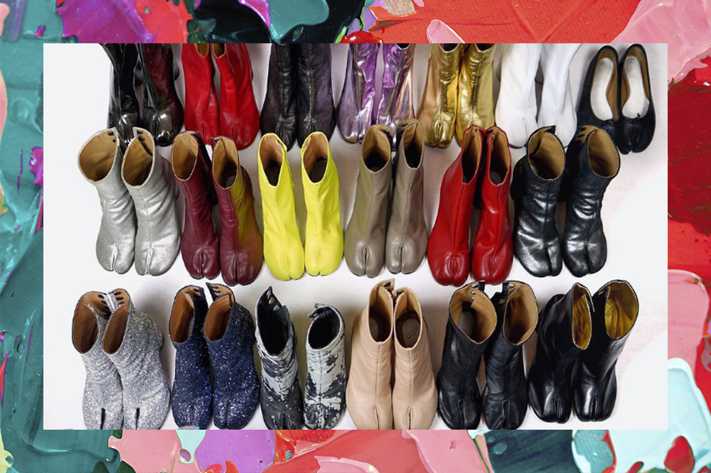 Botas Tabi da Maison Margiela. Montagem em fundo verde, roxo, vermelho e rosa