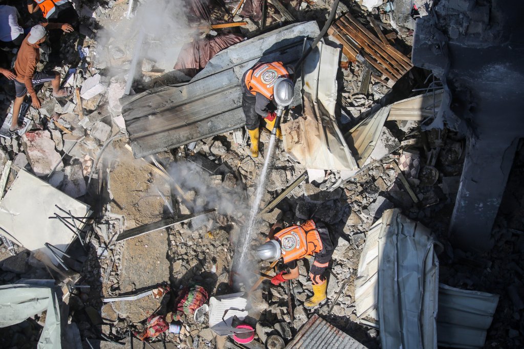 Bombeiros na Faixa de Gaza