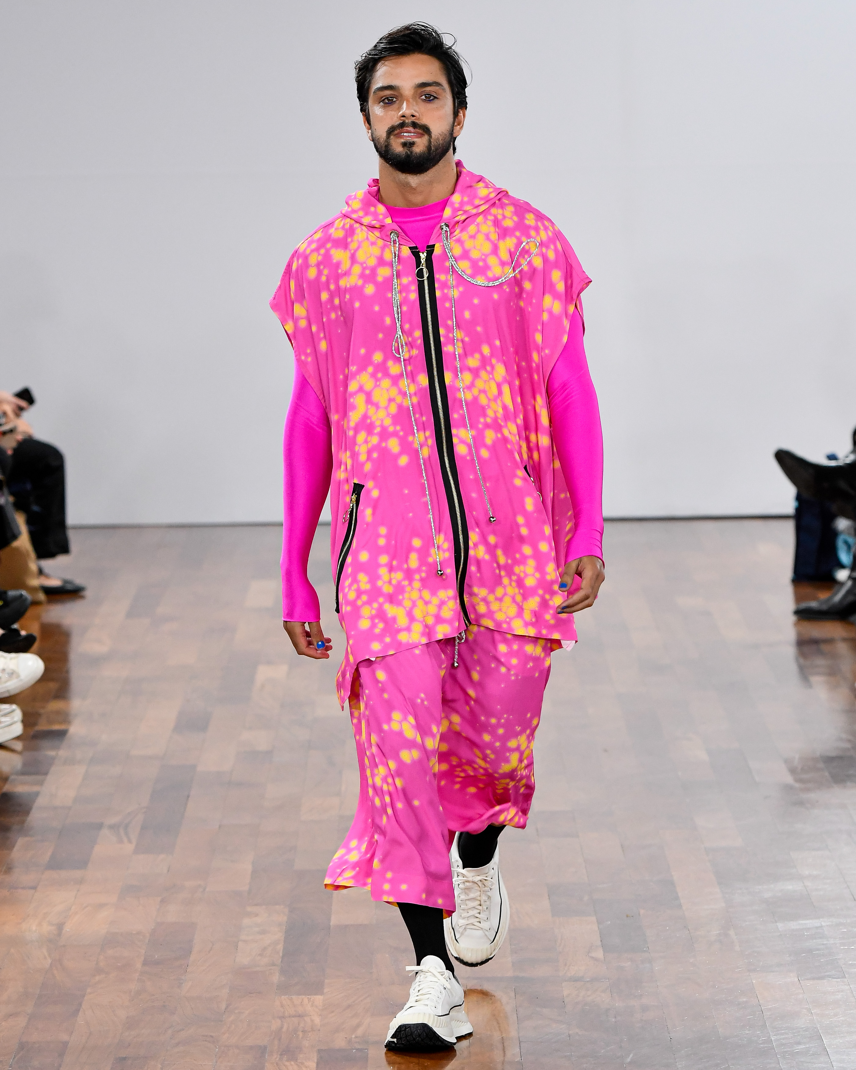 Rodrigo Simas no desfile da Martins no SPFW N57