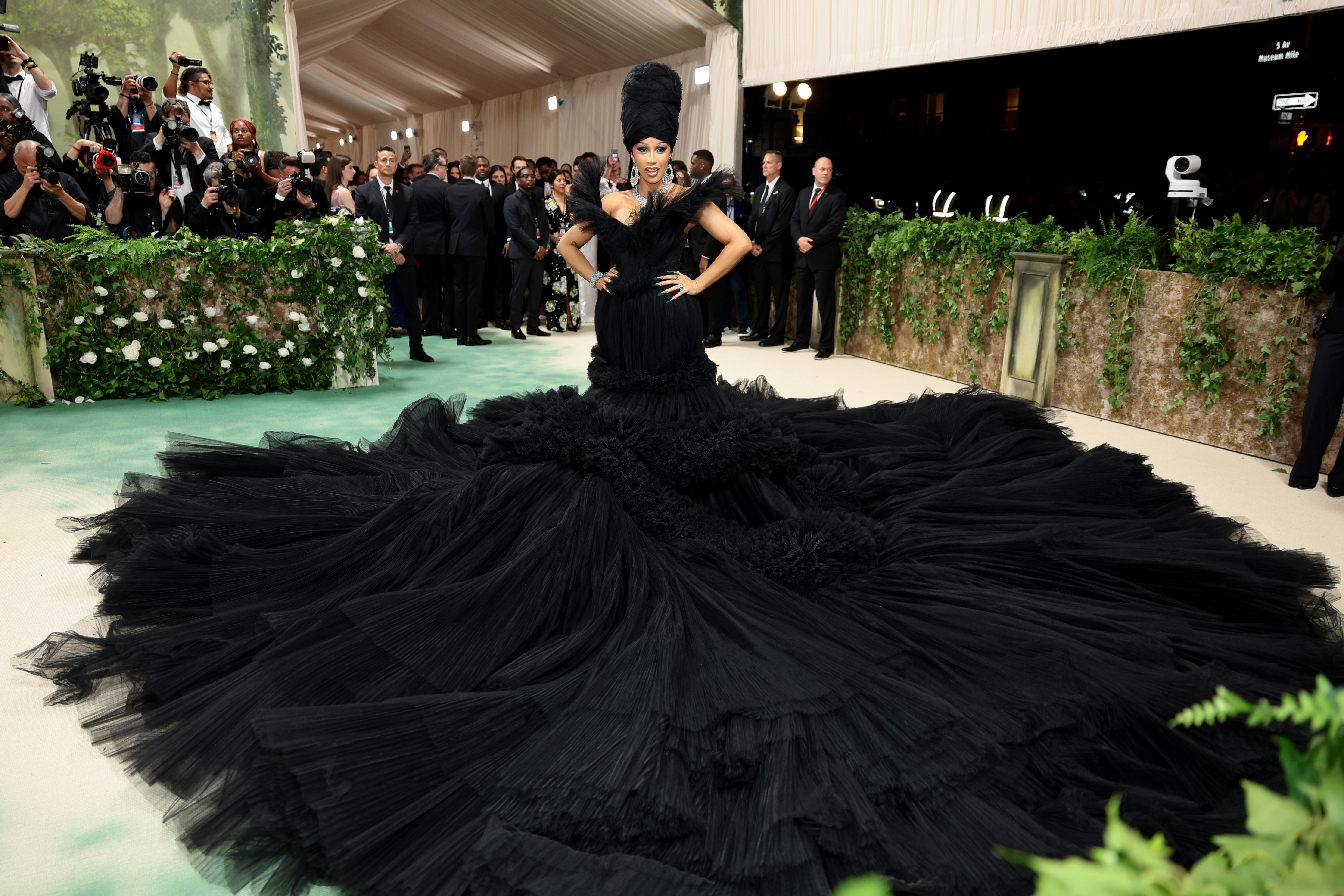 The 2024 Met Gala Celebrating “Sleeping Beauties: Reawakening Fashion” – Arrivals Cardi B no Met Gala de 2024