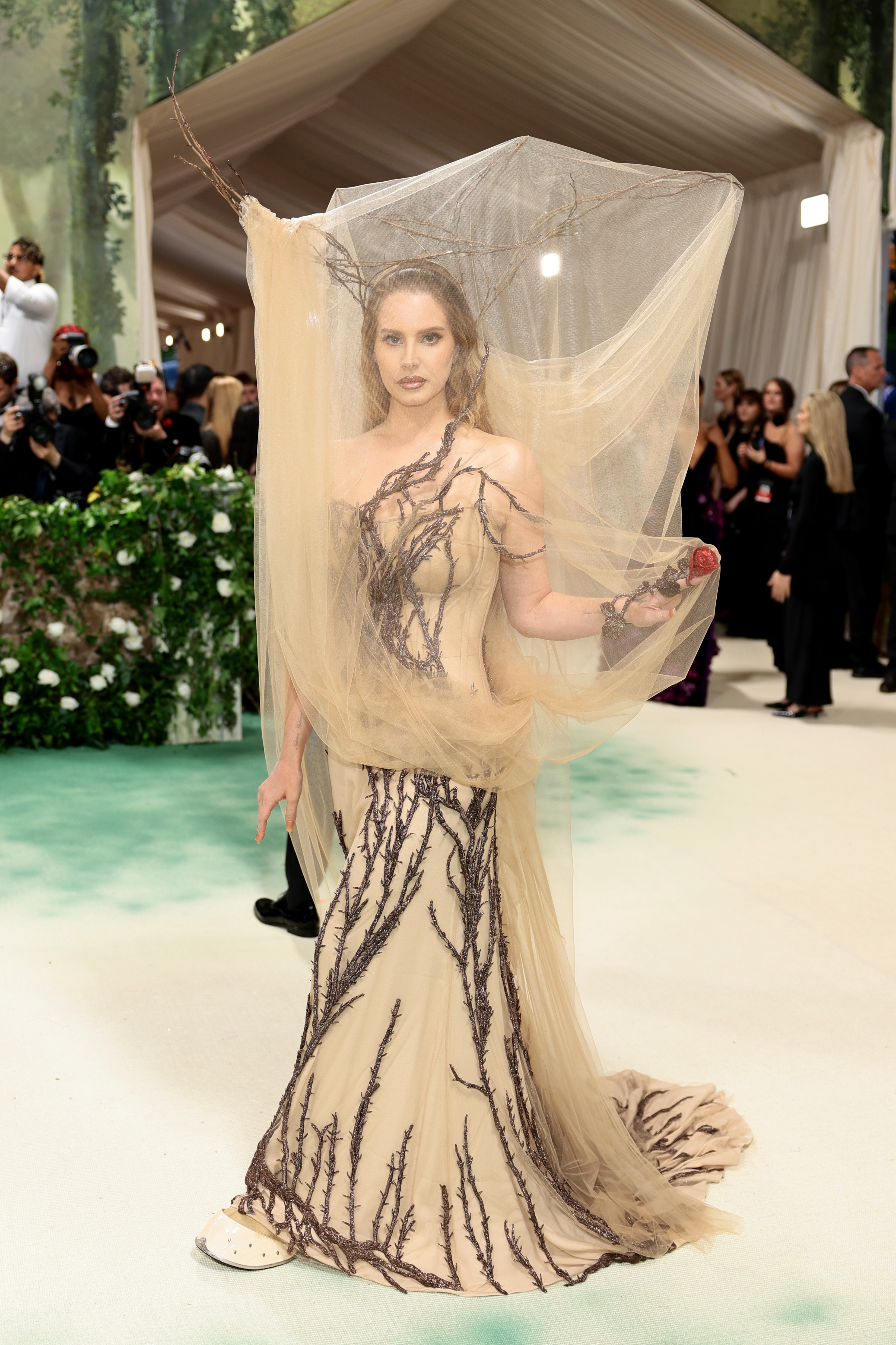 The 2024 Met Gala Celebrating “Sleeping Beauties: Reawakening Fashion” – Arrivals Lana Del Rey no MET Gala 2024