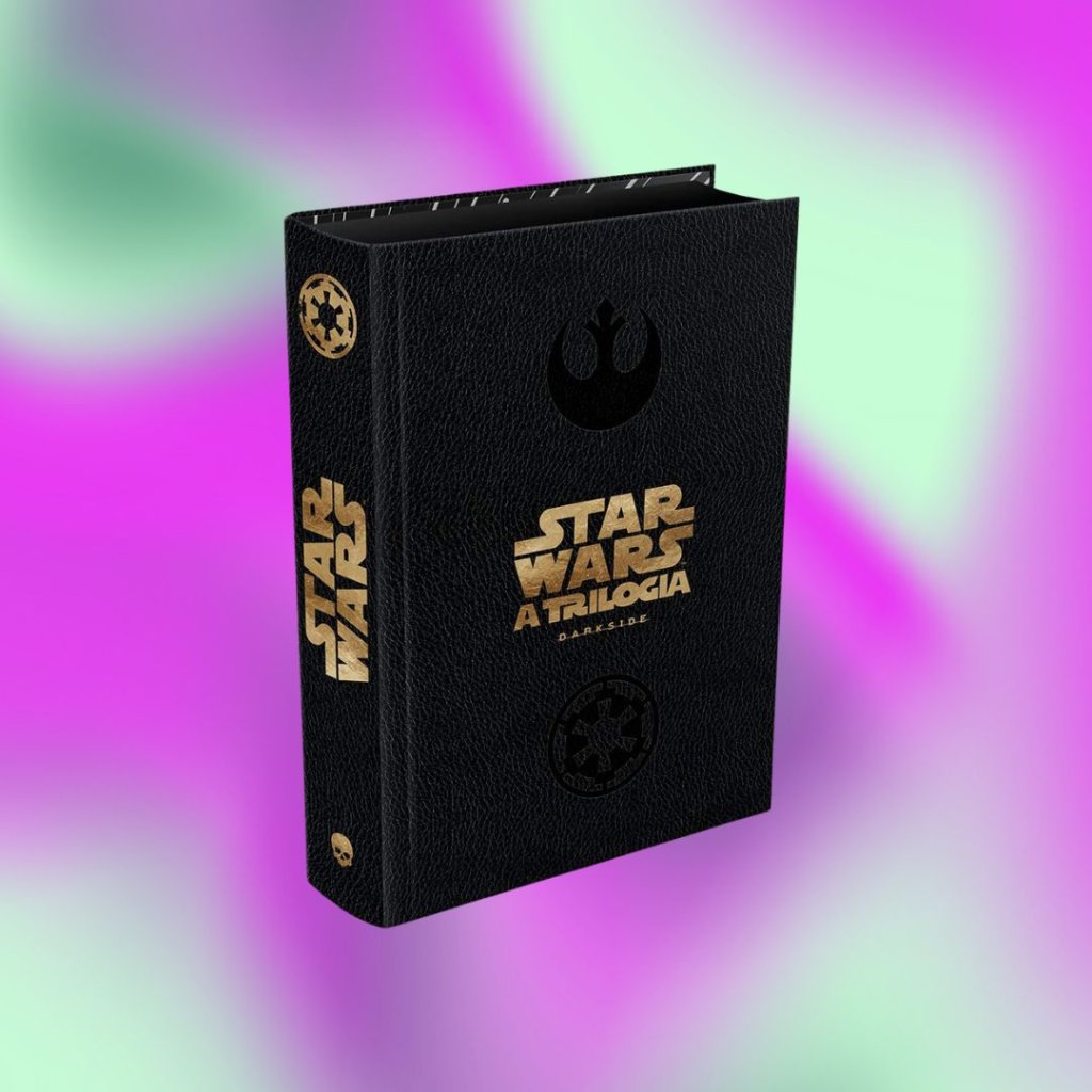 Livro Star Wars A Trilogia preto com detalhes dourados em fundo degradê em roxo e verde