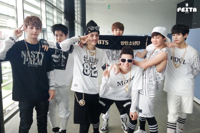 Foto inédita do grupo em 2013 divulgada durante o BTS FESTA 2024.