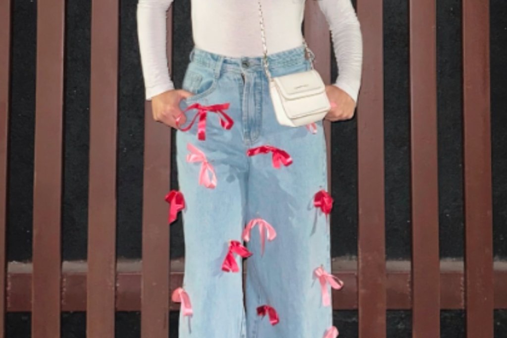 Calça jeans customizada com laços para Festa Junina