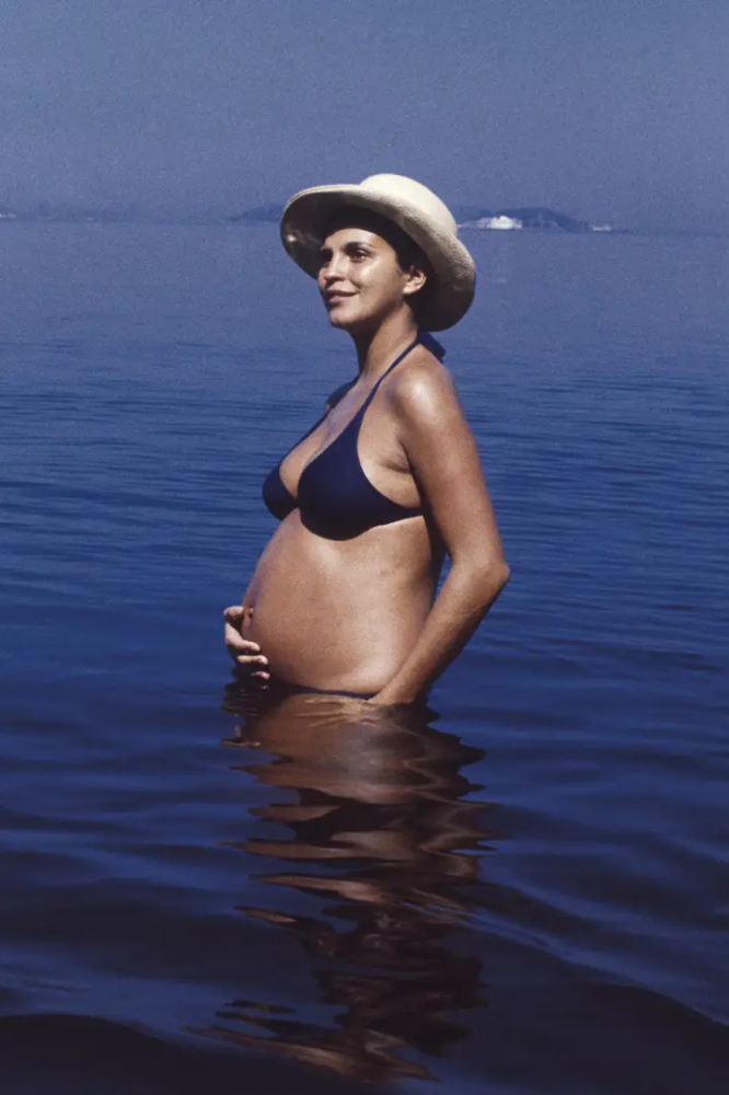 Leila Diniz grávida de biquíni 