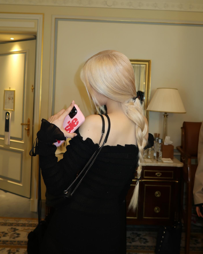 Penteado com trança da Rosé, do BLACKPINK