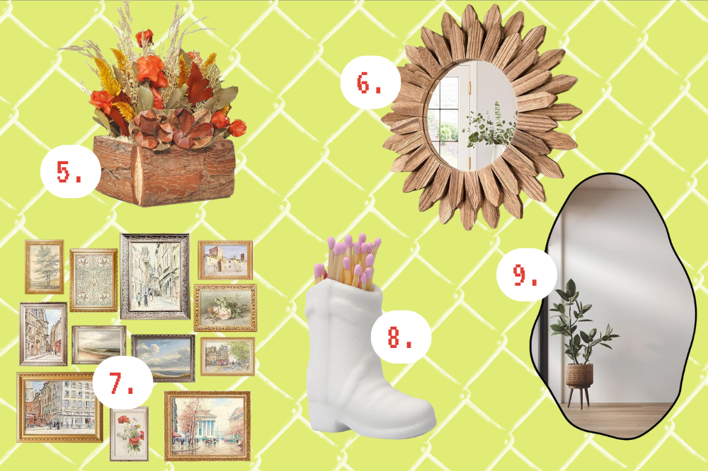 Montagem de fotos de dois espelhos, um de modelo orgânico e outro em formato de girassol de madeira, um suporte de fósforo em formato de bota de cowboy branco, um conjunto de quadros vintage e um suporte para flor de madeira.
