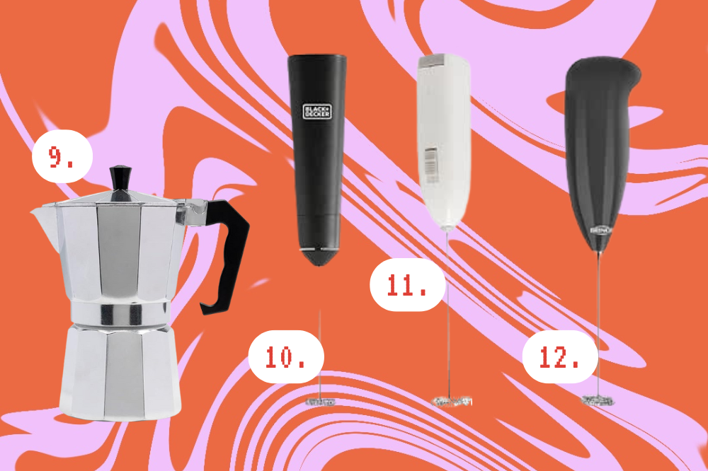 Imagem de uma chaleira e três tipos de mixers de leite.